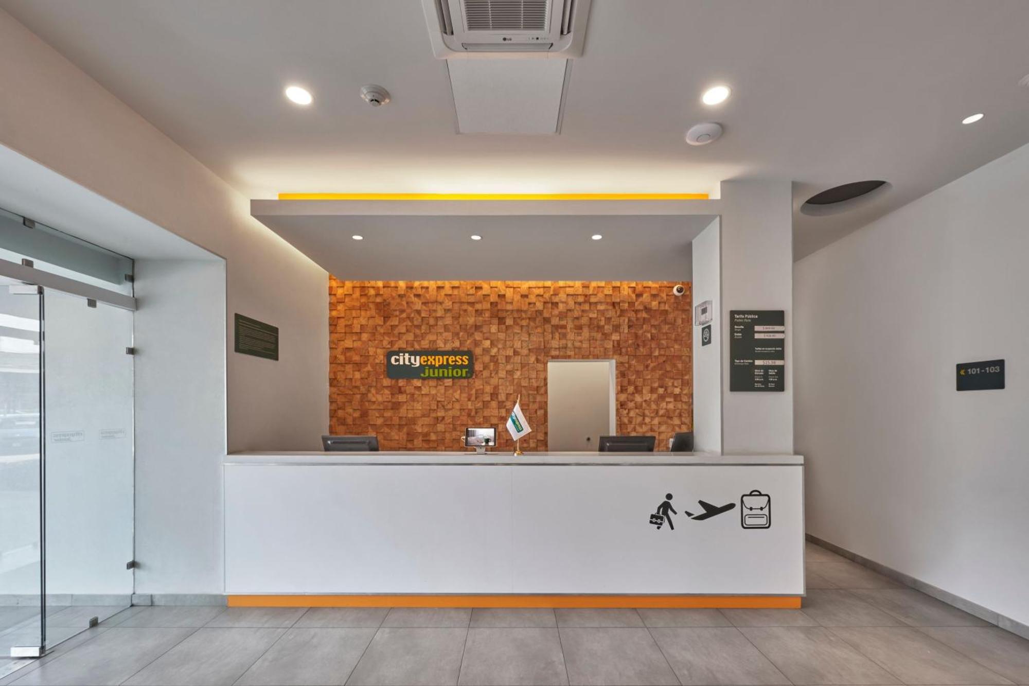 City Express Junior By Marriott Ciudad De Mexico Sullivan Bagian luar foto