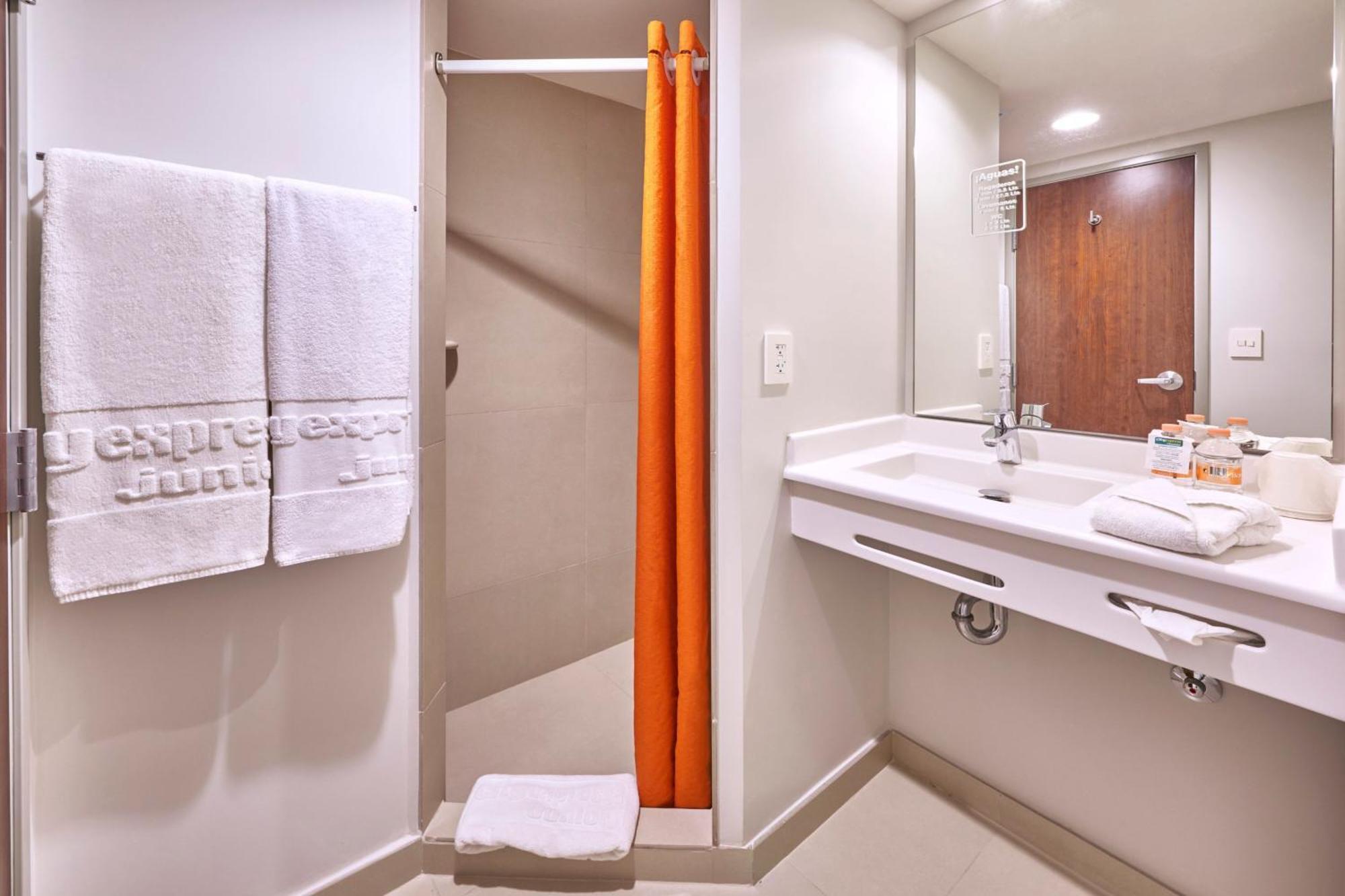City Express Junior By Marriott Ciudad De Mexico Sullivan Bagian luar foto