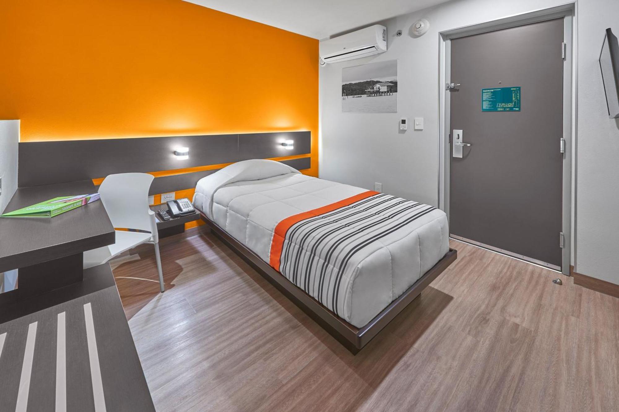 City Express Junior By Marriott Ciudad De Mexico Sullivan Bagian luar foto