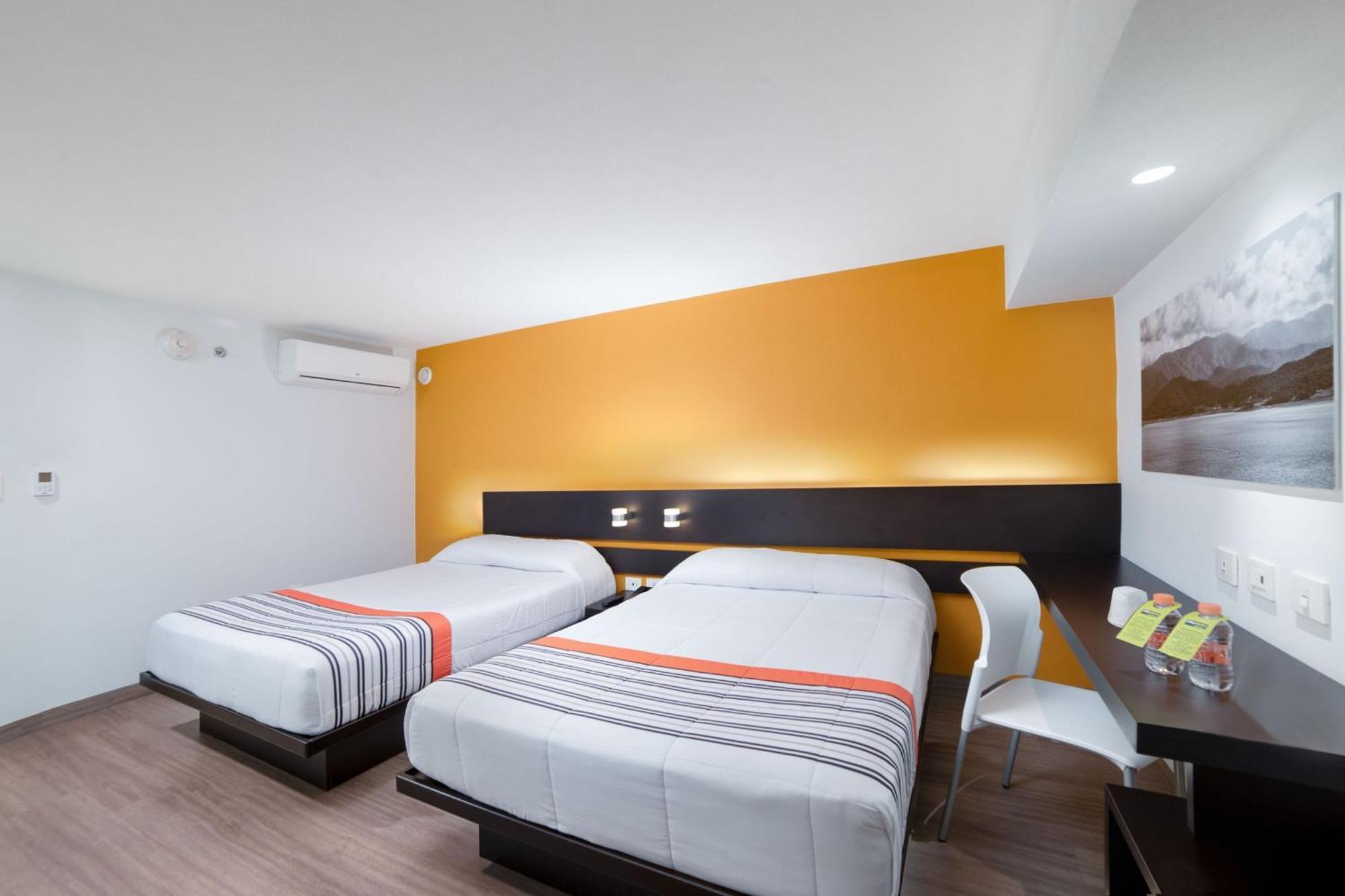 City Express Junior By Marriott Ciudad De Mexico Sullivan Bagian luar foto
