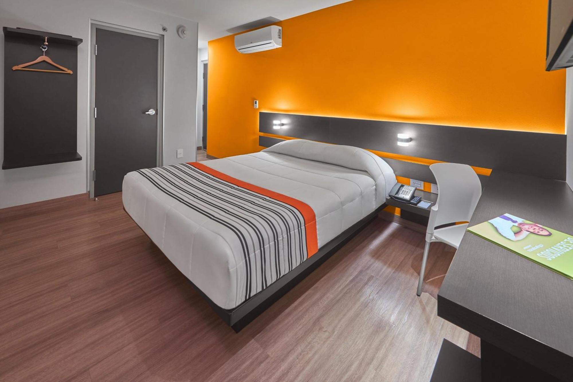City Express Junior By Marriott Ciudad De Mexico Sullivan Bagian luar foto